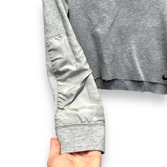 Nike Gray Cropped Crew Neck Raw Hem Sweatshirt Size M - Picture 4 of 8